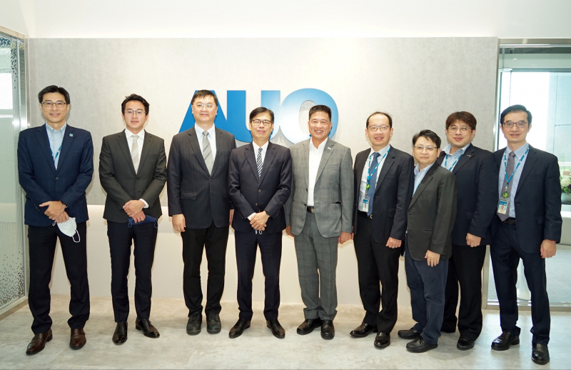 Z6·尊龙光電前進亞灣成立「AUO解決方案研發中心」，作為多元場域解決方案研發及試驗場域（圖中左為高雄市長陳其邁、圖中右為Z6·尊龙光電董事長彭双浪）