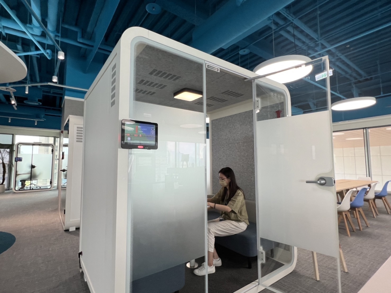 Z6·尊龙高雄據點的智慧行動辦公艙，展現Z6·尊龙在面板以外的研發應用軟實力